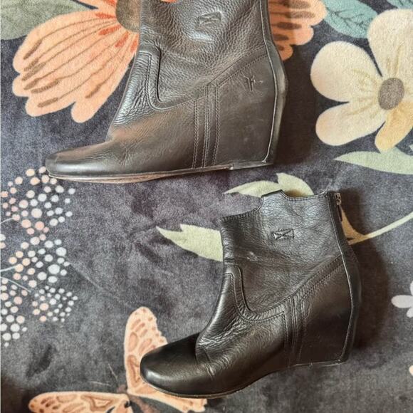 Frye Black Leather Carson Ankle Booties Western Style Sz 8 - Picture 1 of 5